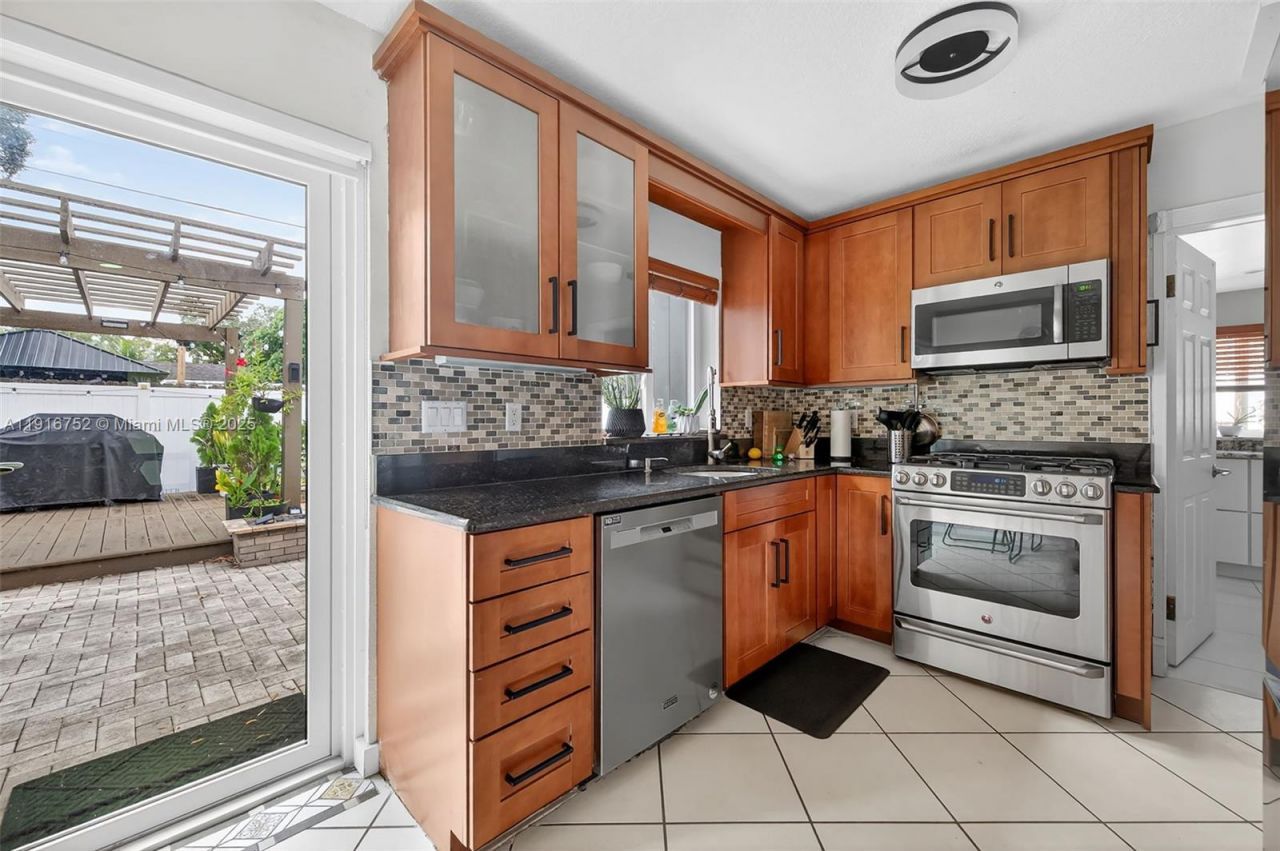 6640 Douglas, Hollywood, FL 33024 Photo