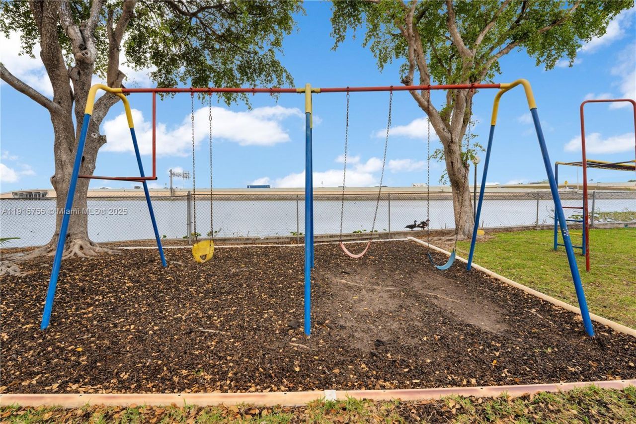 4705 NW 7th St, Unit 101-7, Miami, FL 33126 Photo