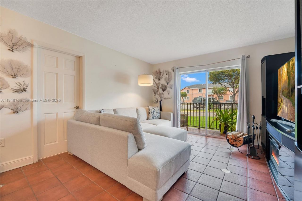 4705 NW 7th St, Unit 101-7, Miami, FL 33126 Photo