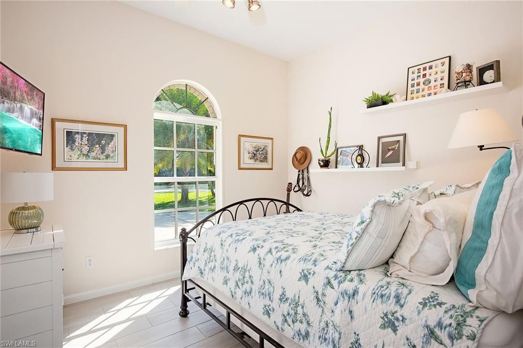 6572 Chestnut Cir, Naples, FL 34109 Photo