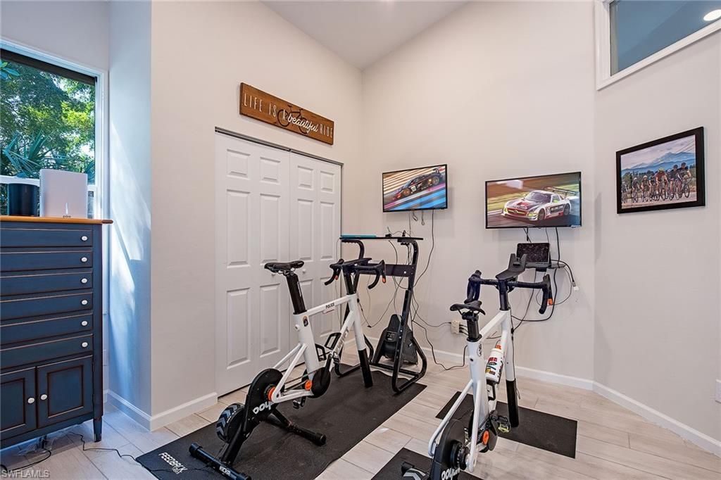 6572 Chestnut Cir, Naples, FL 34109 Photo