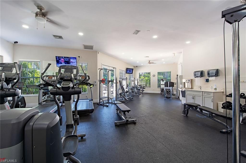 6572 Chestnut Cir, Naples, FL 34109 Photo