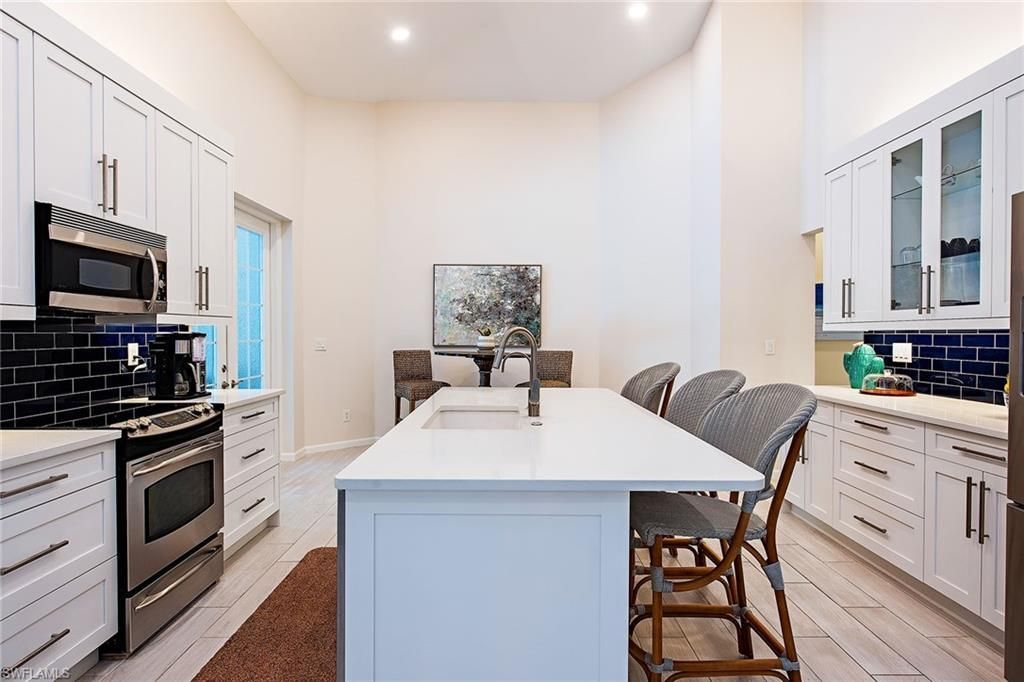 6572 Chestnut Cir, Naples, FL 34109 Photo