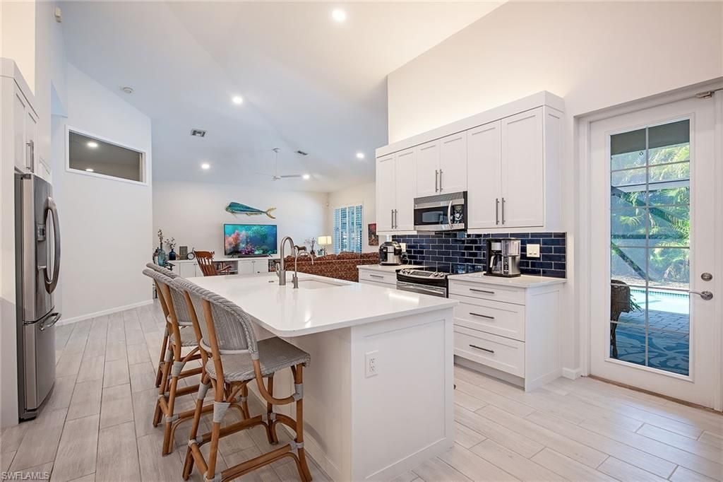 6572 Chestnut Cir, Naples, FL 34109 Photo