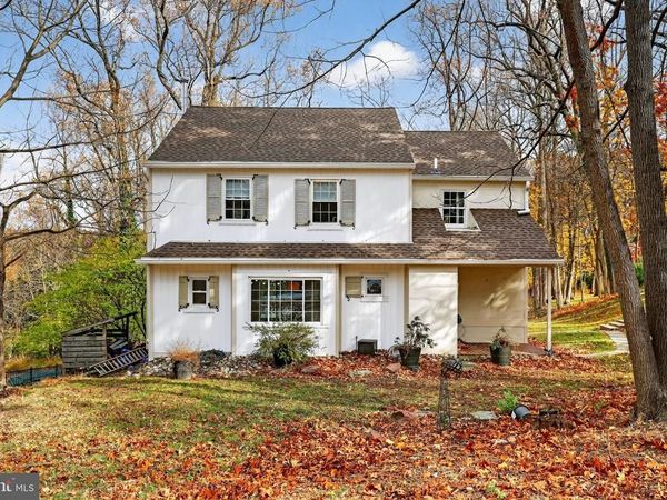 575 W VALLEY ROAD, WAYNE, PA 19087