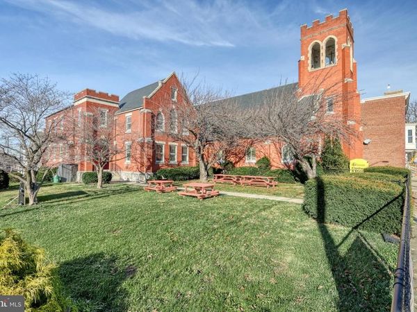 811 E MARKET STREET, YORK, PA 17403