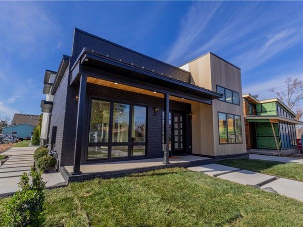 212 SW Glover Street , Bentonville, AR 72712