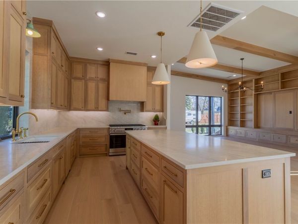 212 SW Glover Street , Bentonville, AR 72712