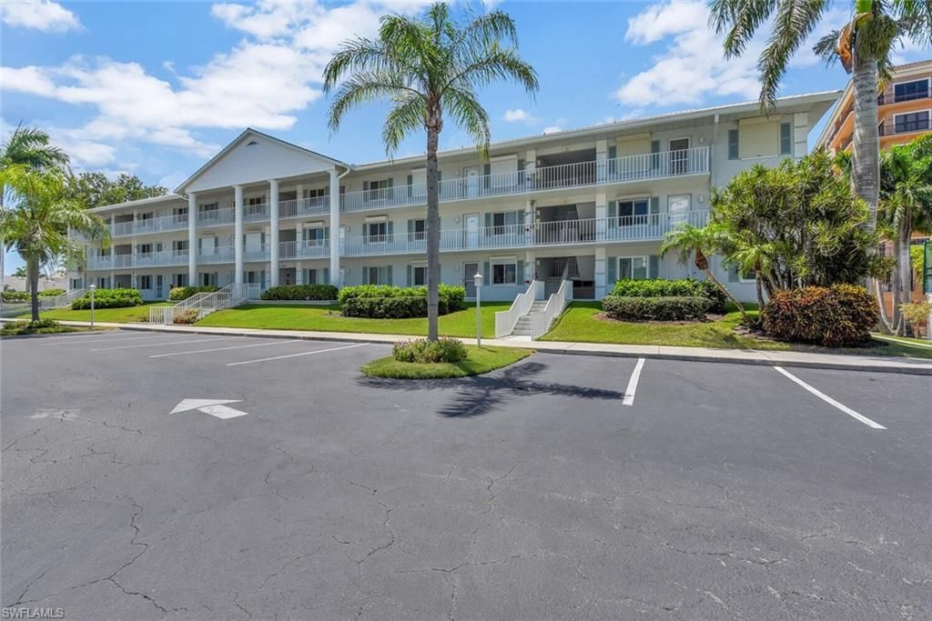 10682 Gulf Shore Dr, Unit C205, Naples, FL 34108 Photo
