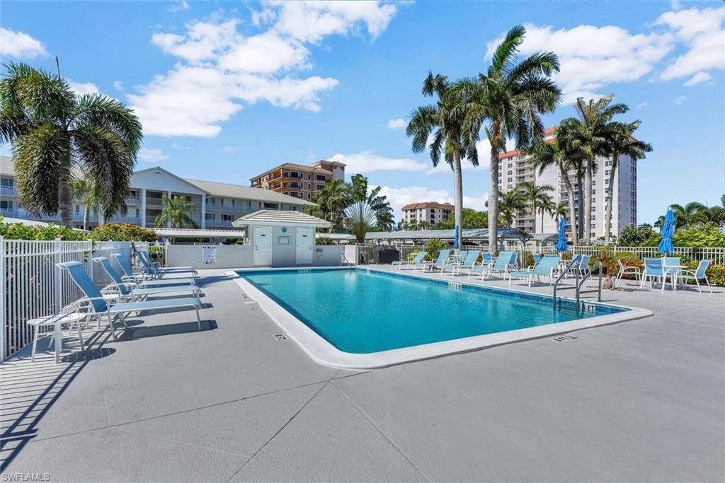 10682 Gulf Shore Dr, Unit C205, Naples, FL 34108 Photo