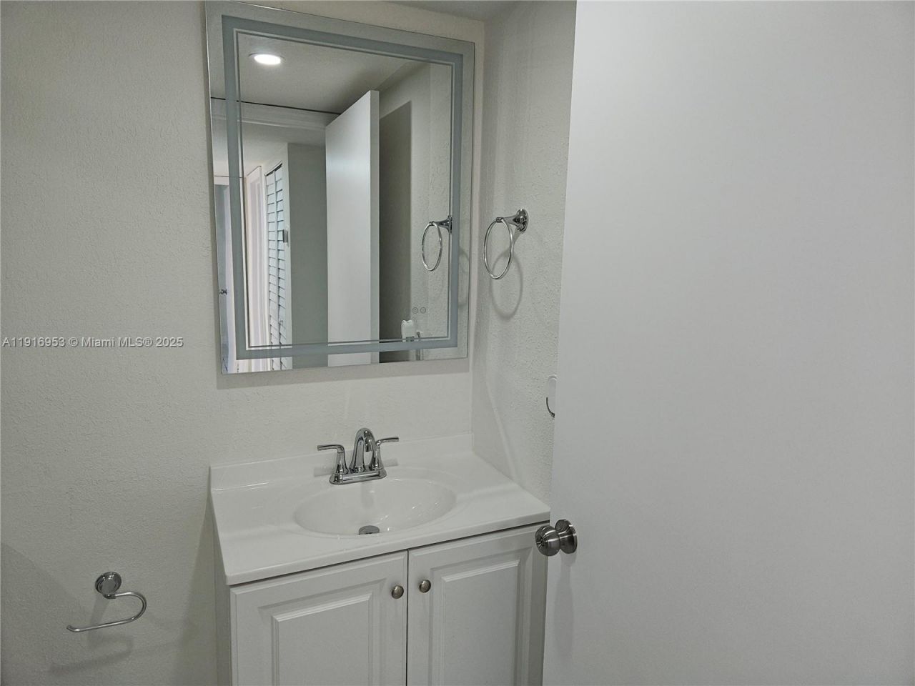 311 W Park Dr, Unit 101-13, Miami, FL 33172 Photo