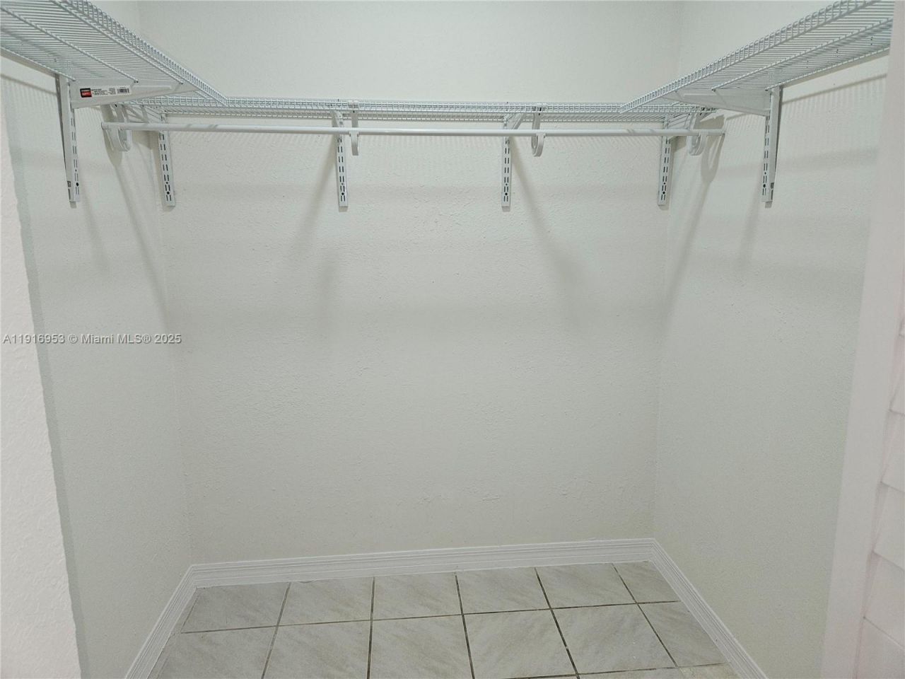 311 W Park Dr, Unit 101-13, Miami, FL 33172 Photo