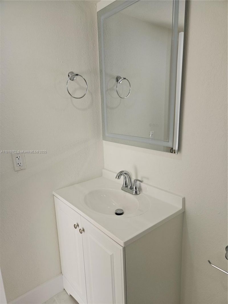 311 W Park Dr, Unit 101-13, Miami, FL 33172 Photo