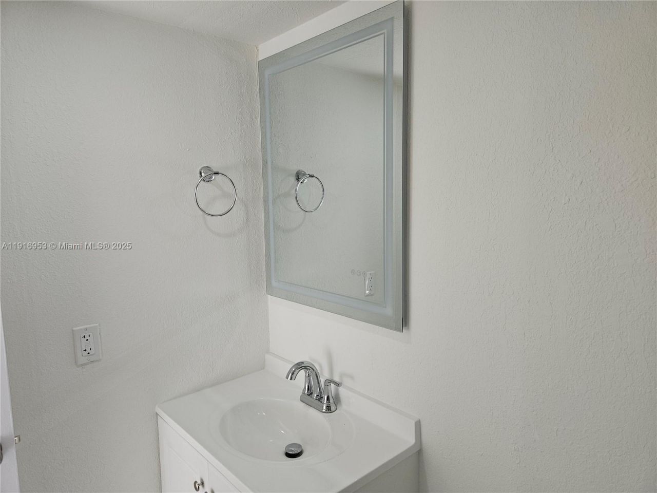 311 W Park Dr, Unit 101-13, Miami, FL 33172 Photo