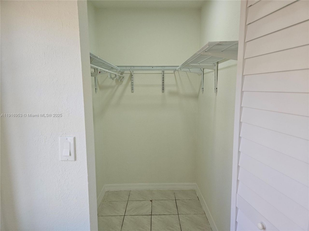 311 W Park Dr, Unit 101-13, Miami, FL 33172 Photo