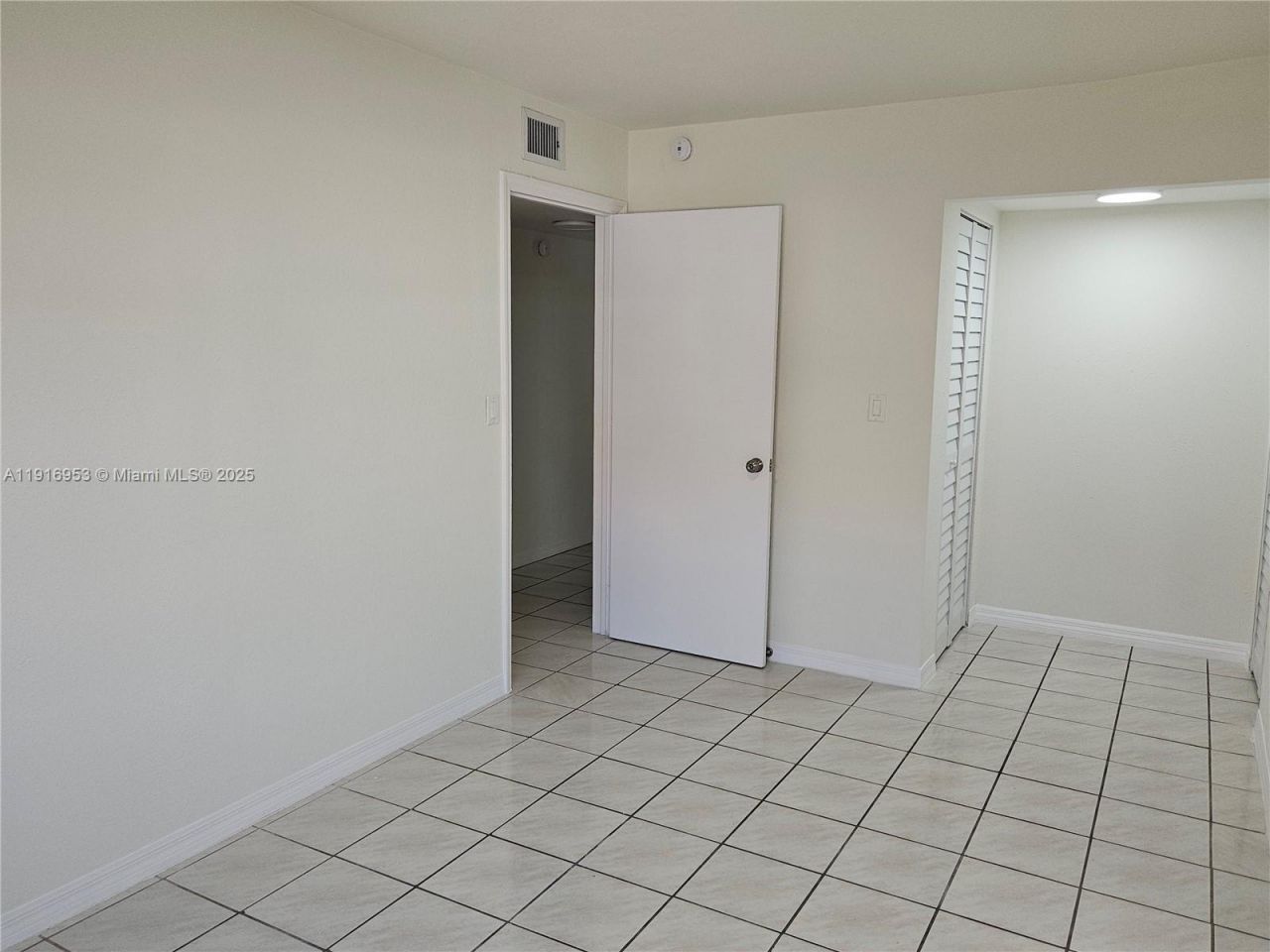 311 W Park Dr, Unit 101-13, Miami, FL 33172 Photo