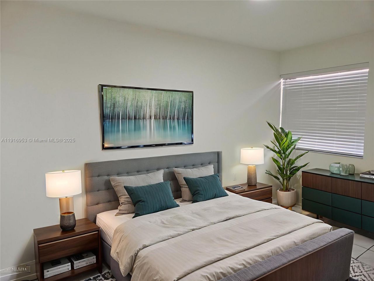 311 W Park Dr, Unit 101-13, Miami, FL 33172 Photo