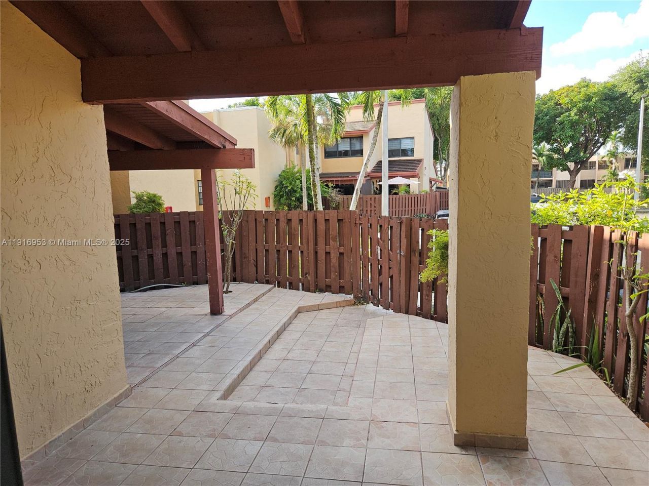 311 W Park Dr, Unit 101-13, Miami, FL 33172 Photo