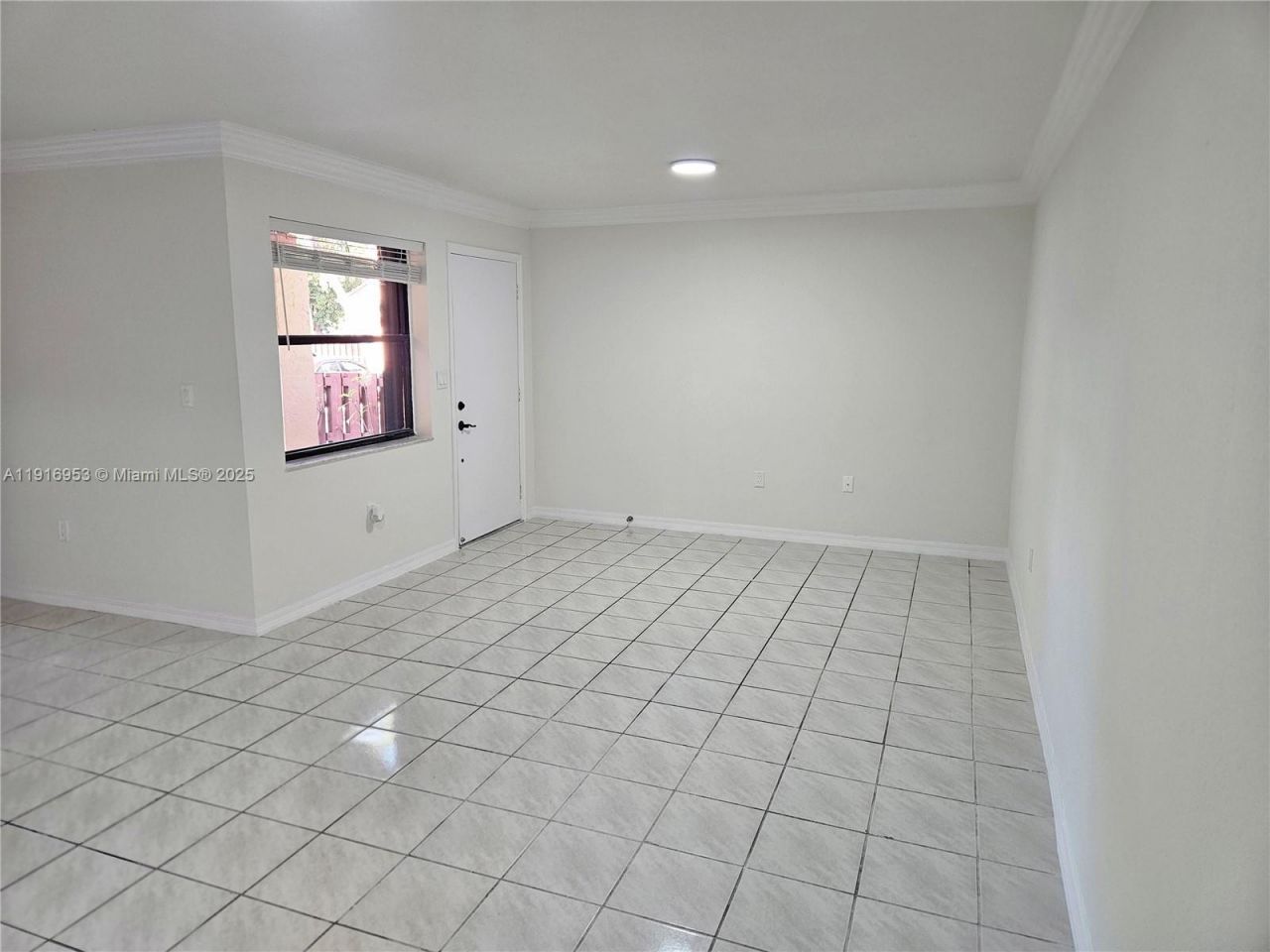 311 W Park Dr, Unit 101-13, Miami, FL 33172 Photo