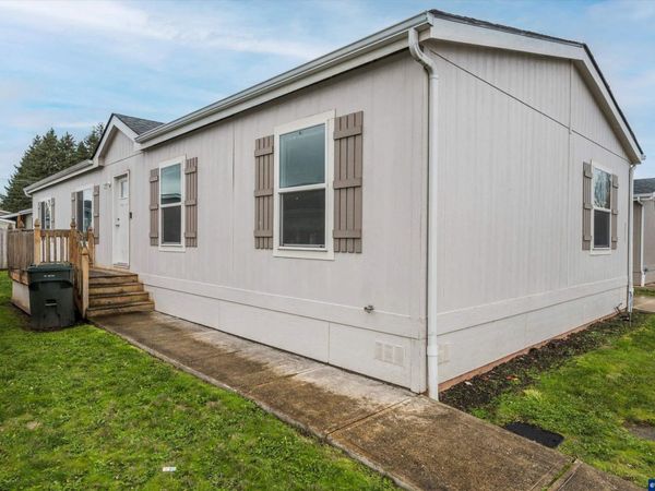 5217 Silver Lp NE, Salem, OR 97305