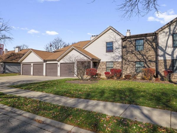 876 Stradford Circle, Unit A1, Buffalo Grove, IL 60089