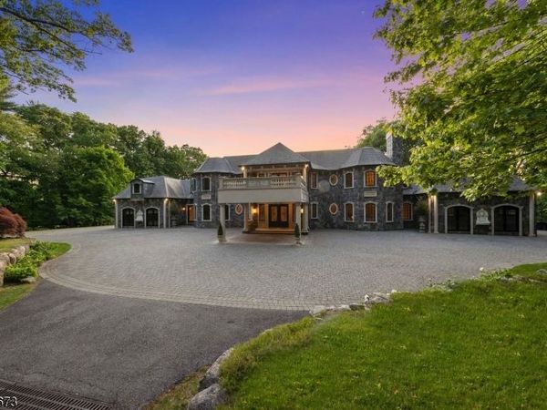 105 Chestnut Ridge Rd, Saddle River, NJ 07458