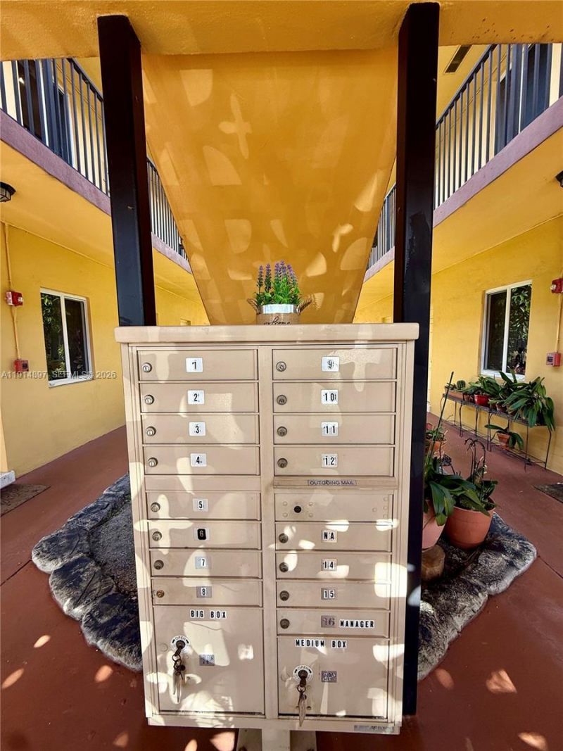 1733 Mayo St, Unit 9, Hollywood, FL 33020 Photo