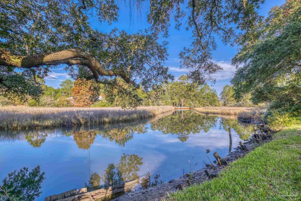 5770 Trout Bayou Cir Milton, FL 32583