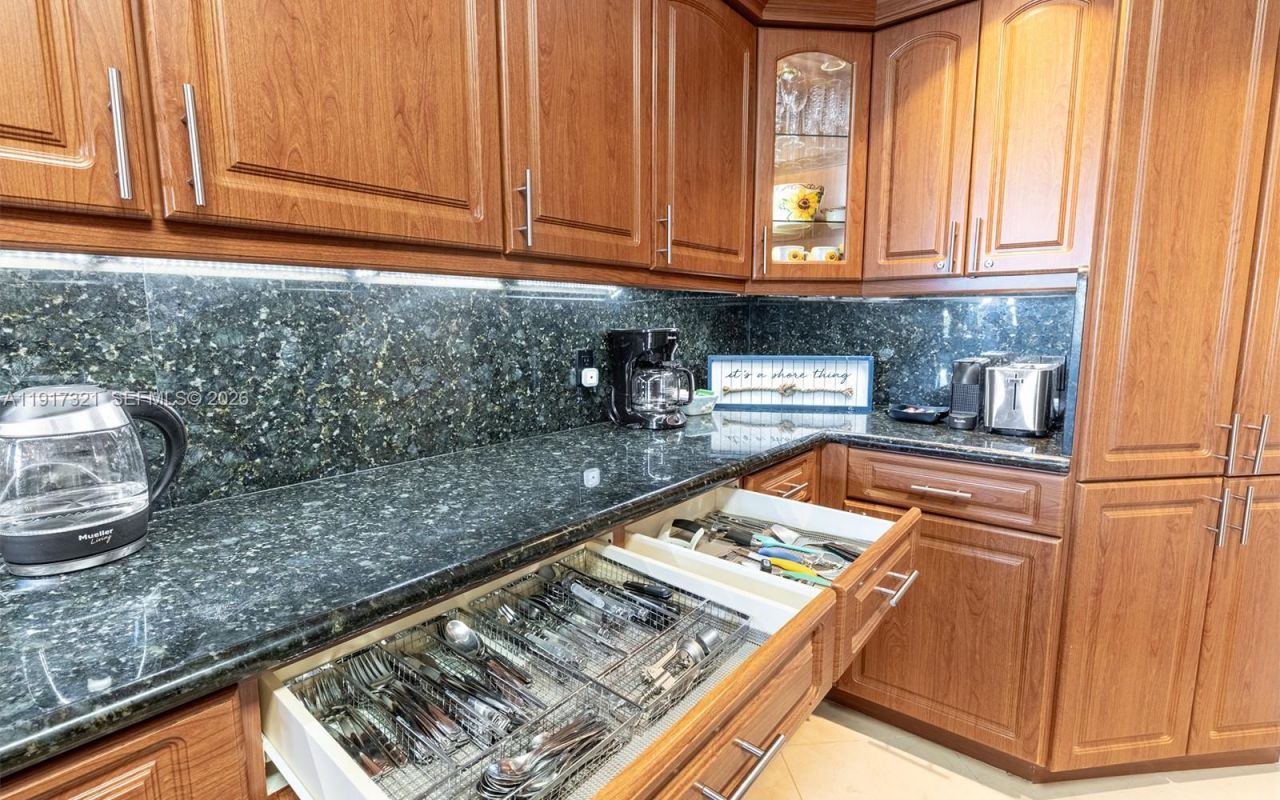 3255 NE 184th St, Unit 12406, Aventura, FL 33160 Photo