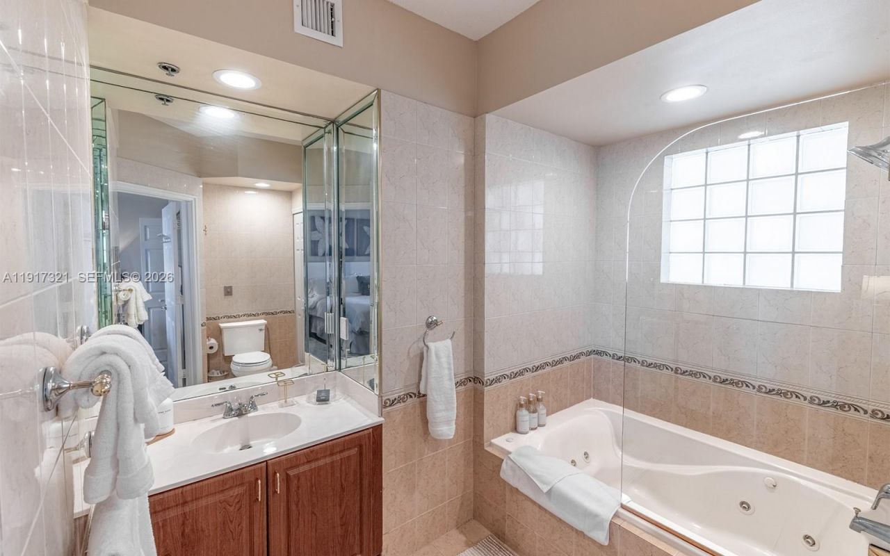 3255 NE 184th St, Unit 12406, Aventura, FL 33160 Photo