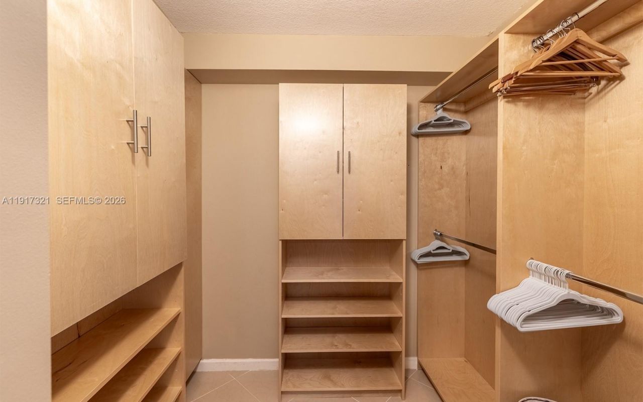 3255 NE 184th St, Unit 12406, Aventura, FL 33160 Photo