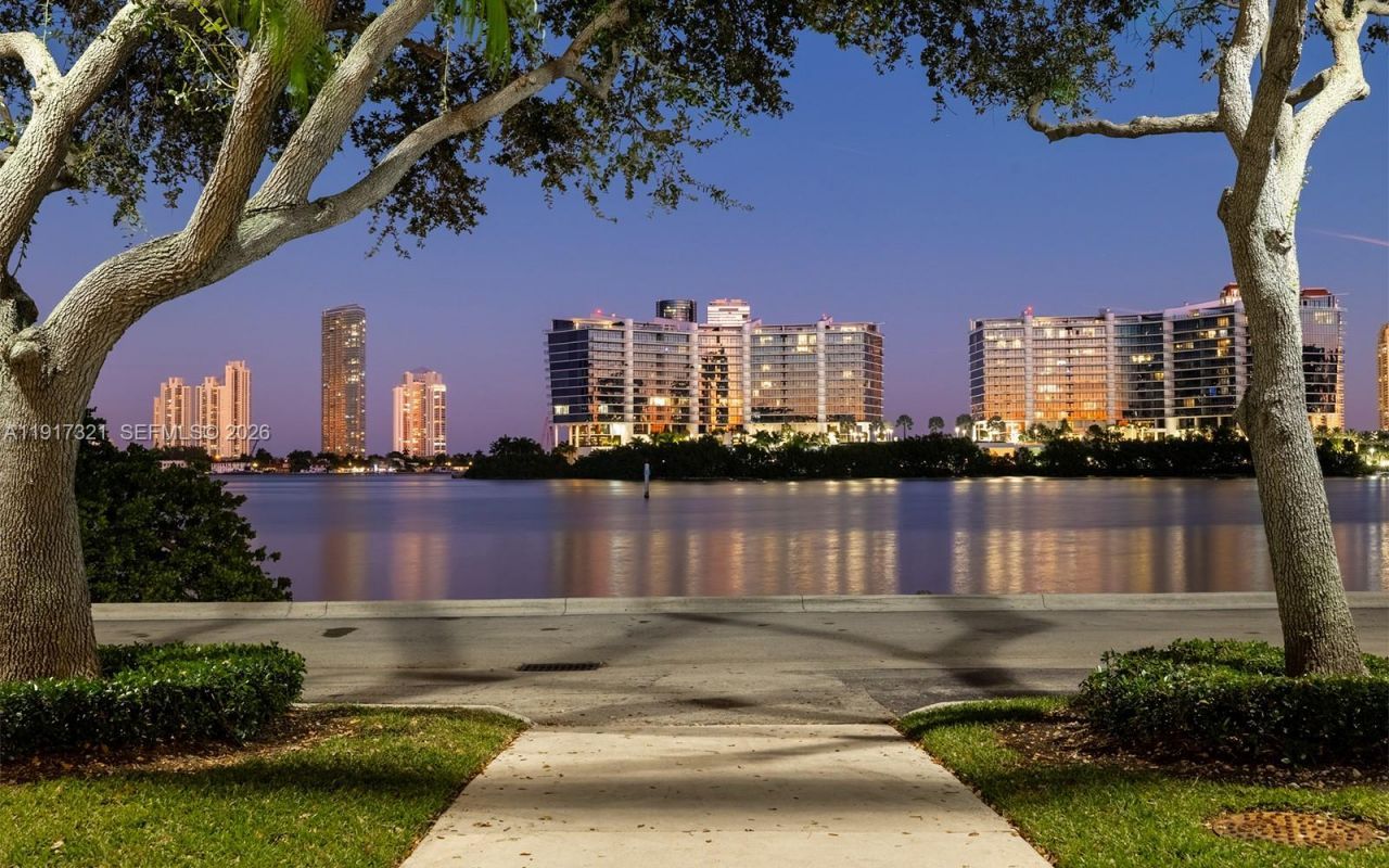 3255 NE 184th St, Unit 12406, Aventura, FL 33160 Photo