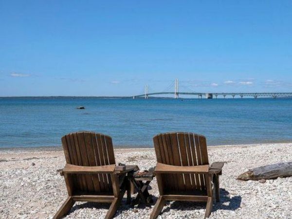 416 Lakeside Drive, Mackinaw City, MI 49701
