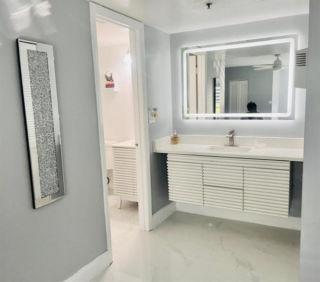 3910 Inverrary Boulevard, Unit 203B, Lauderhill, FL 33319 Photo