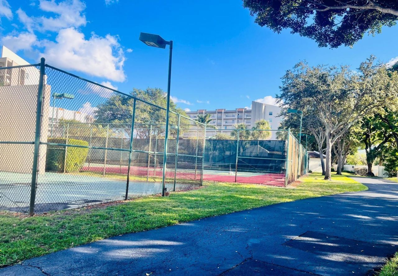 3910 Inverrary Boulevard, Unit 203B, Lauderhill, FL 33319 Photo