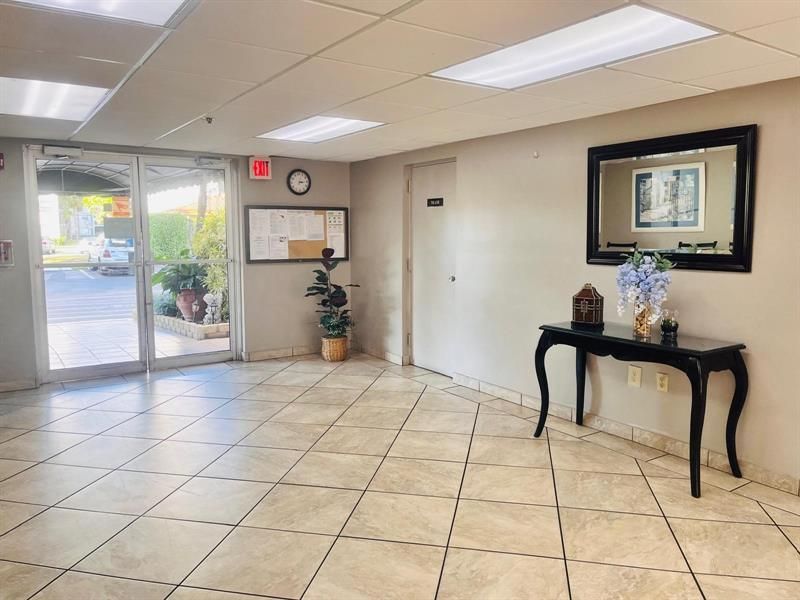 3910 Inverrary Boulevard, Unit 203B, Lauderhill, FL 33319 Photo