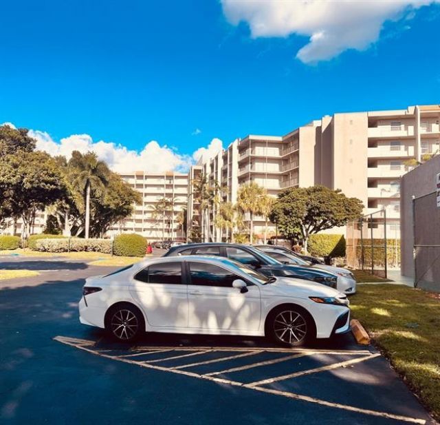 3910 Inverrary Boulevard, Unit 203B, Lauderhill, FL 33319 Photo