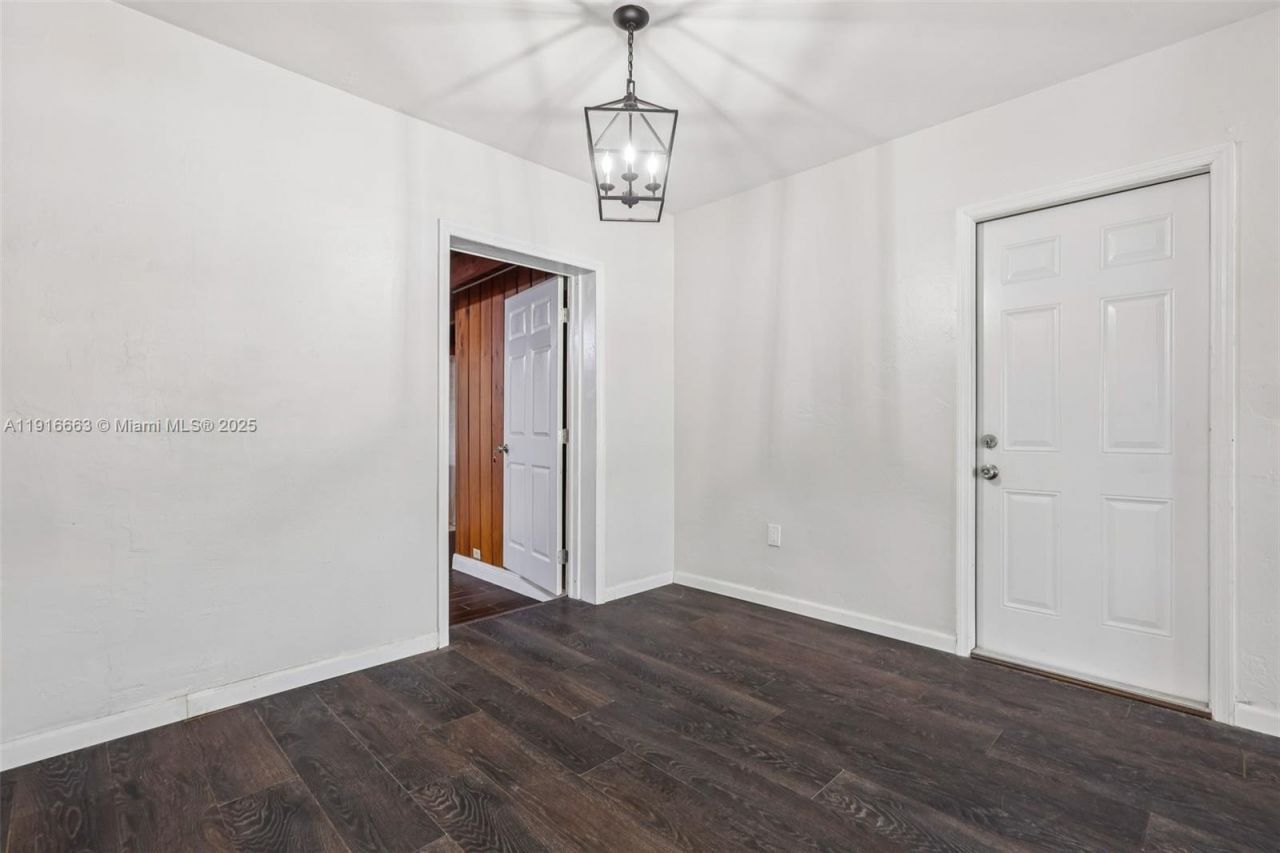 6230 E 2nd Ave, Hialeah, FL 33013 Photo