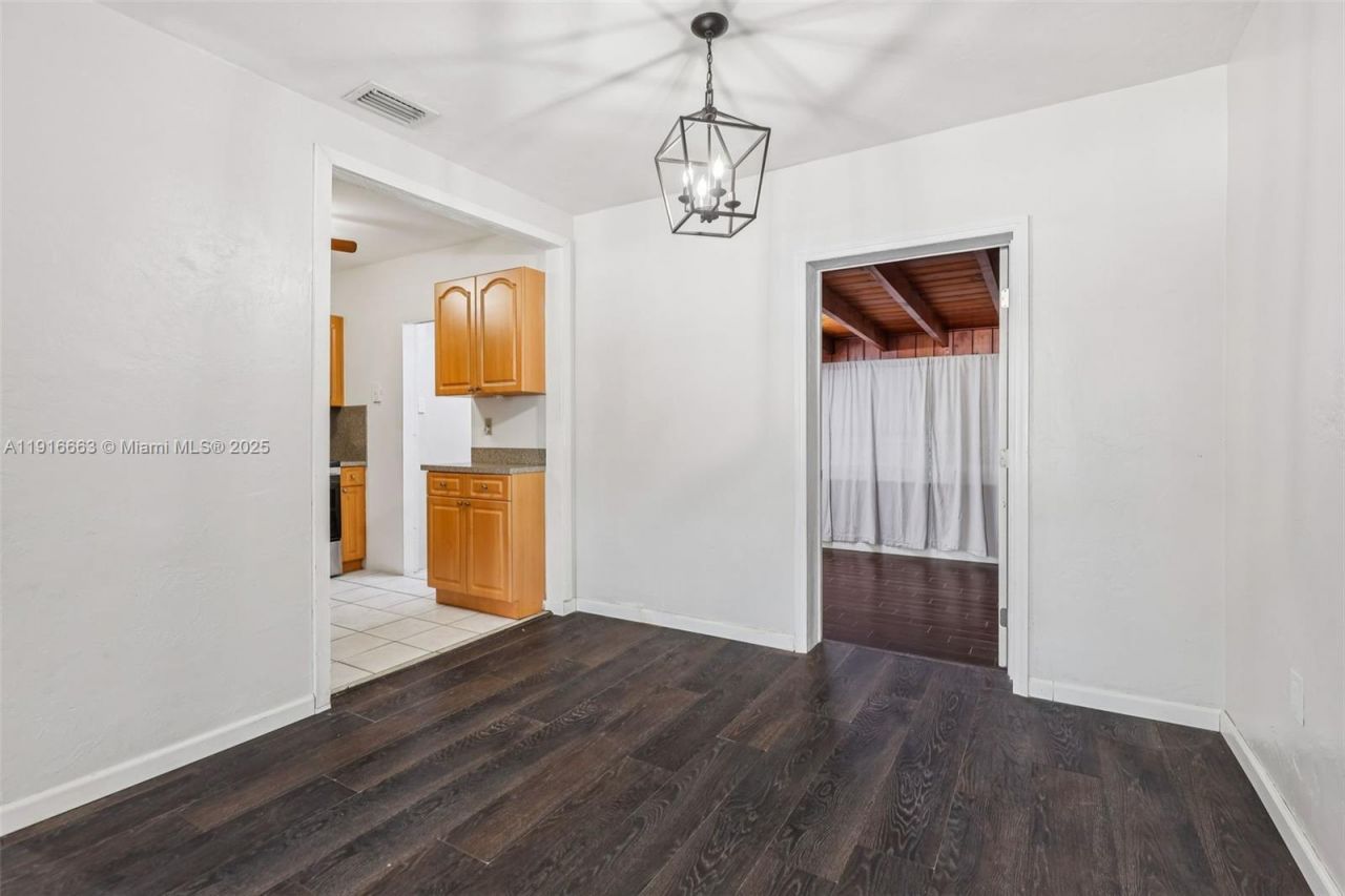 6230 E 2nd Ave, Hialeah, FL 33013 Photo