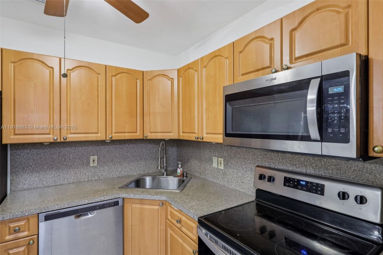 6230 E 2nd Ave, Hialeah, FL 33013 Photo