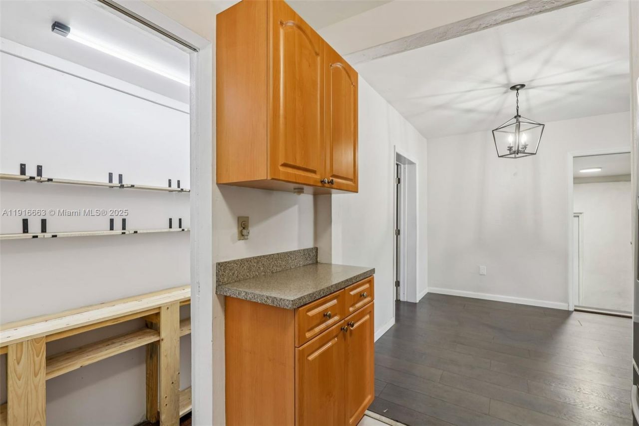 6230 E 2nd Ave, Hialeah, FL 33013 Photo