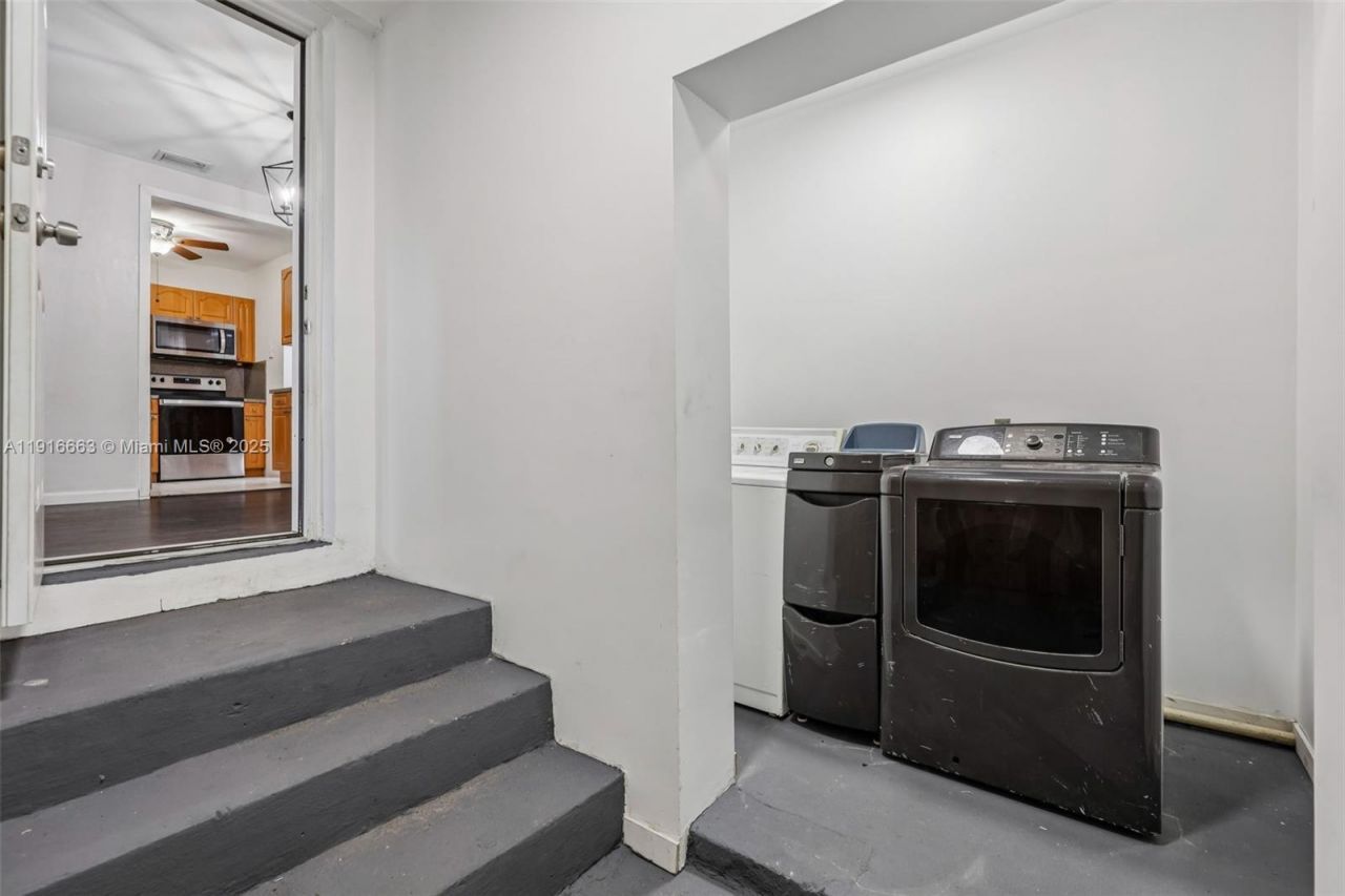 6230 E 2nd Ave, Hialeah, FL 33013 Photo