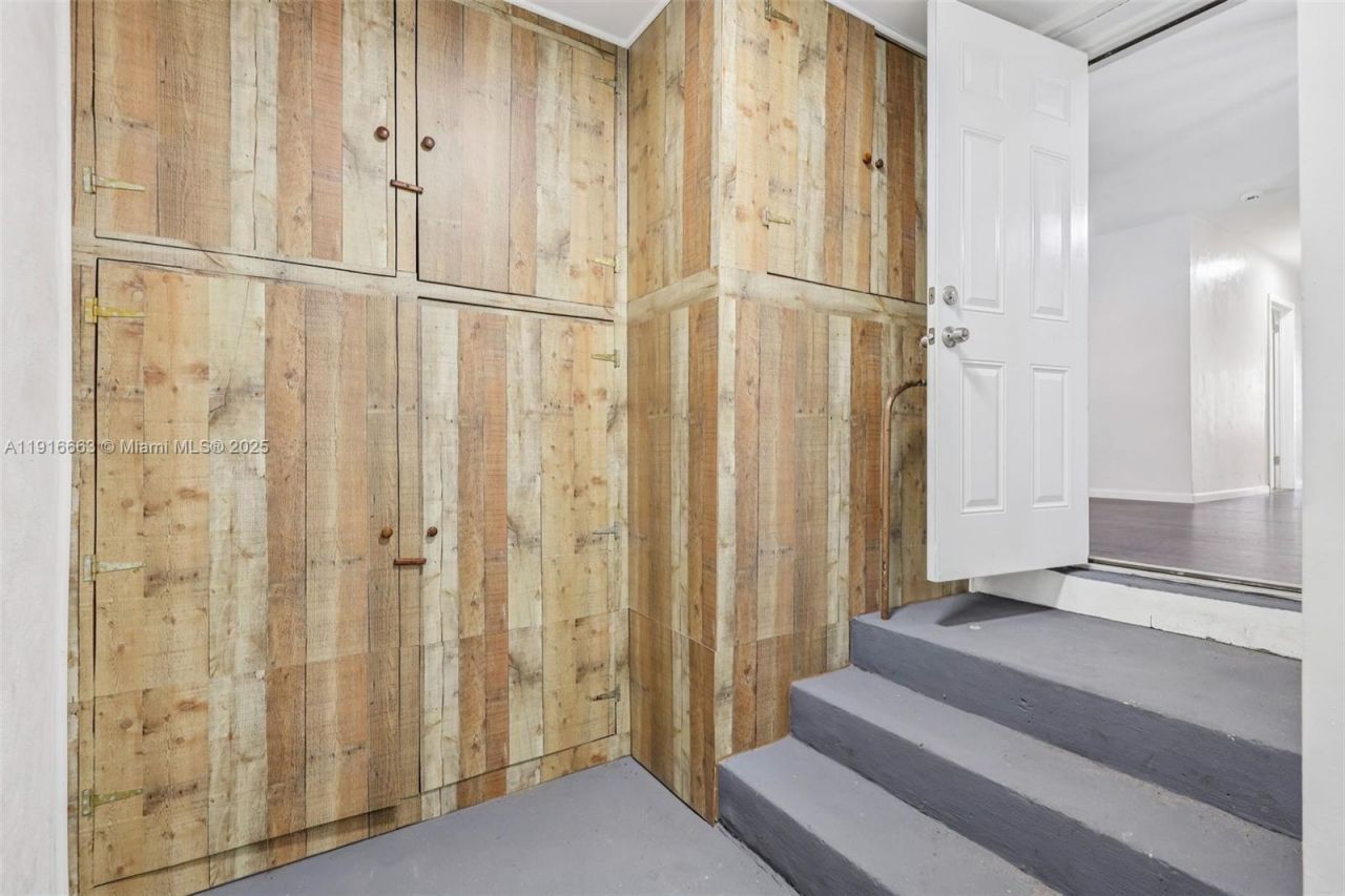 6230 E 2nd Ave, Hialeah, FL 33013 Photo