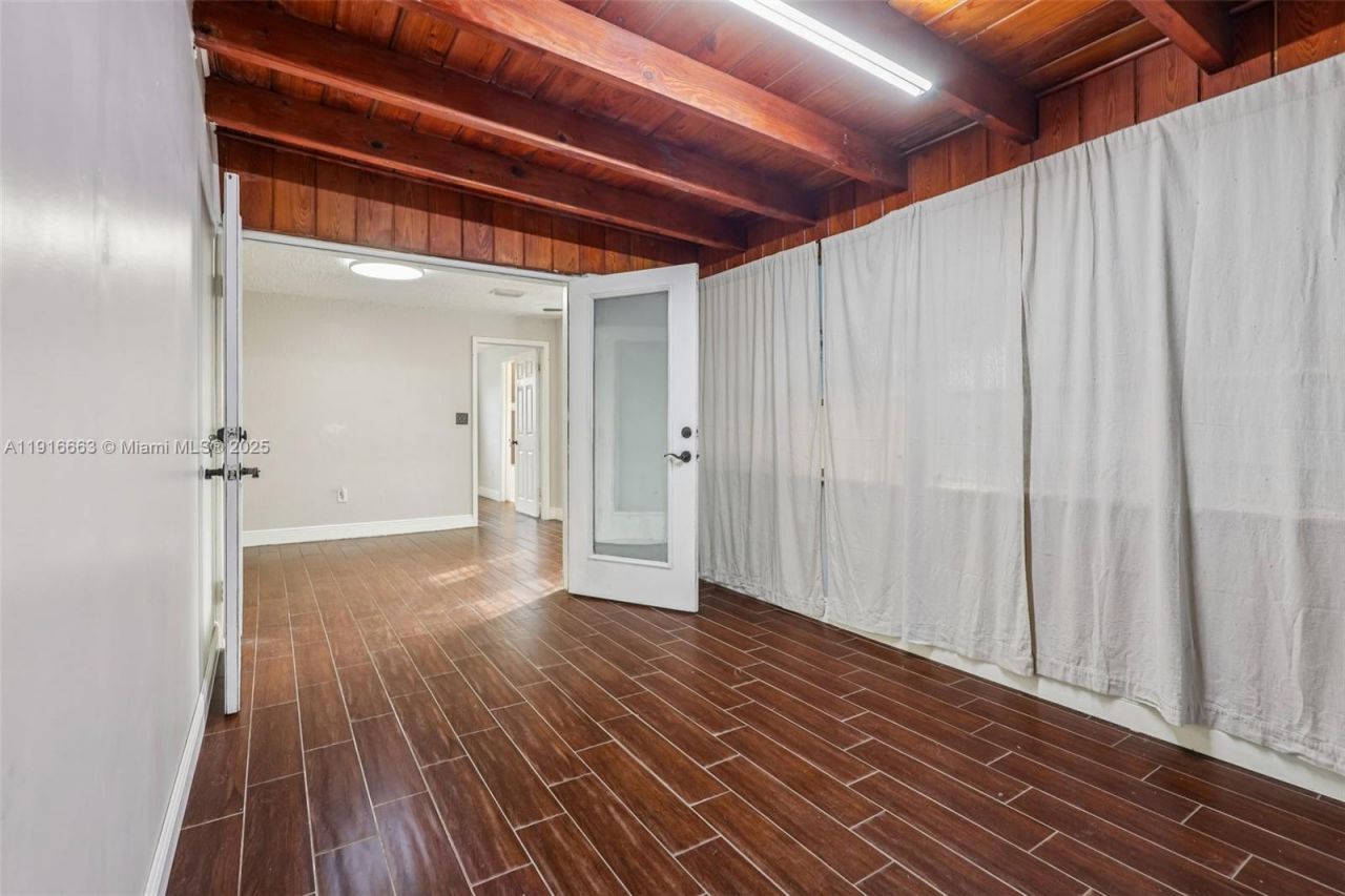 6230 E 2nd Ave, Hialeah, FL 33013 Photo