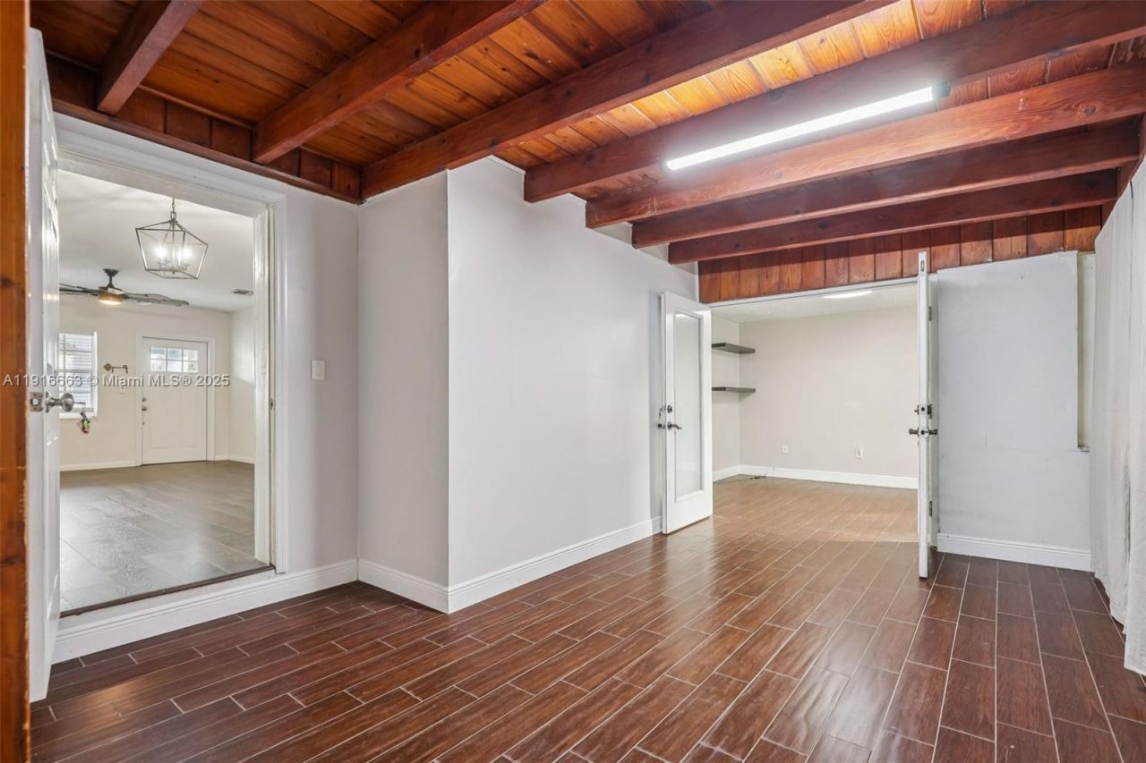 6230 E 2nd Ave, Hialeah, FL 33013 Photo