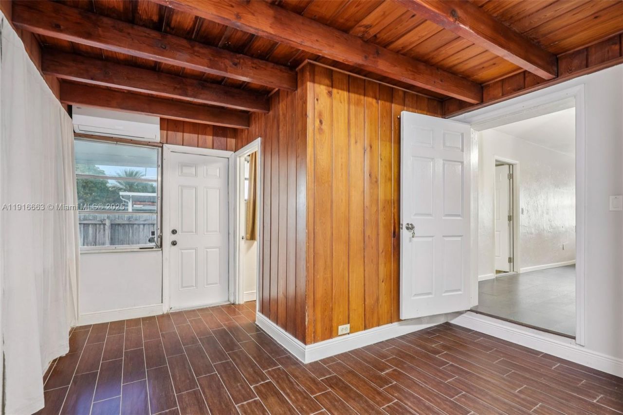 6230 E 2nd Ave, Hialeah, FL 33013 Photo