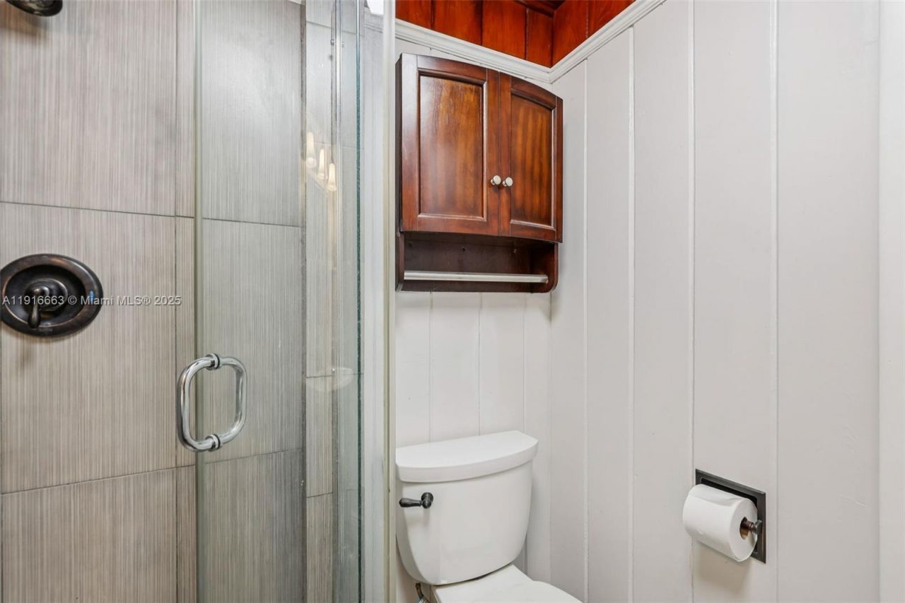 6230 E 2nd Ave, Hialeah, FL 33013 Photo