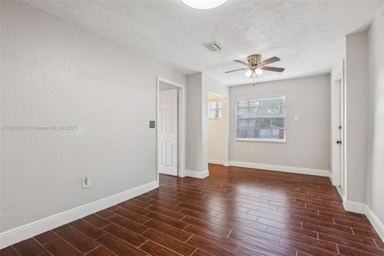 6230 E 2nd Ave, Hialeah, FL 33013 Photo