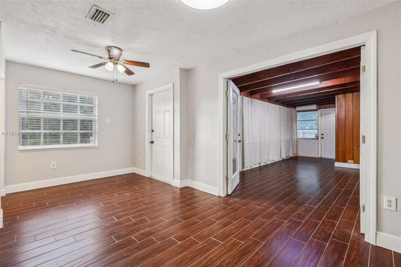 6230 E 2nd Ave, Hialeah, FL 33013 Photo