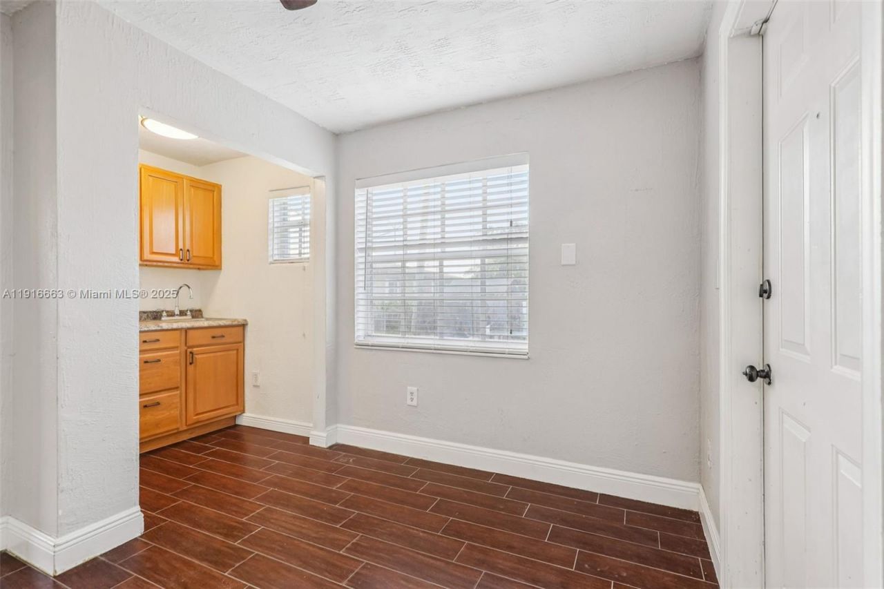 6230 E 2nd Ave, Hialeah, FL 33013 Photo